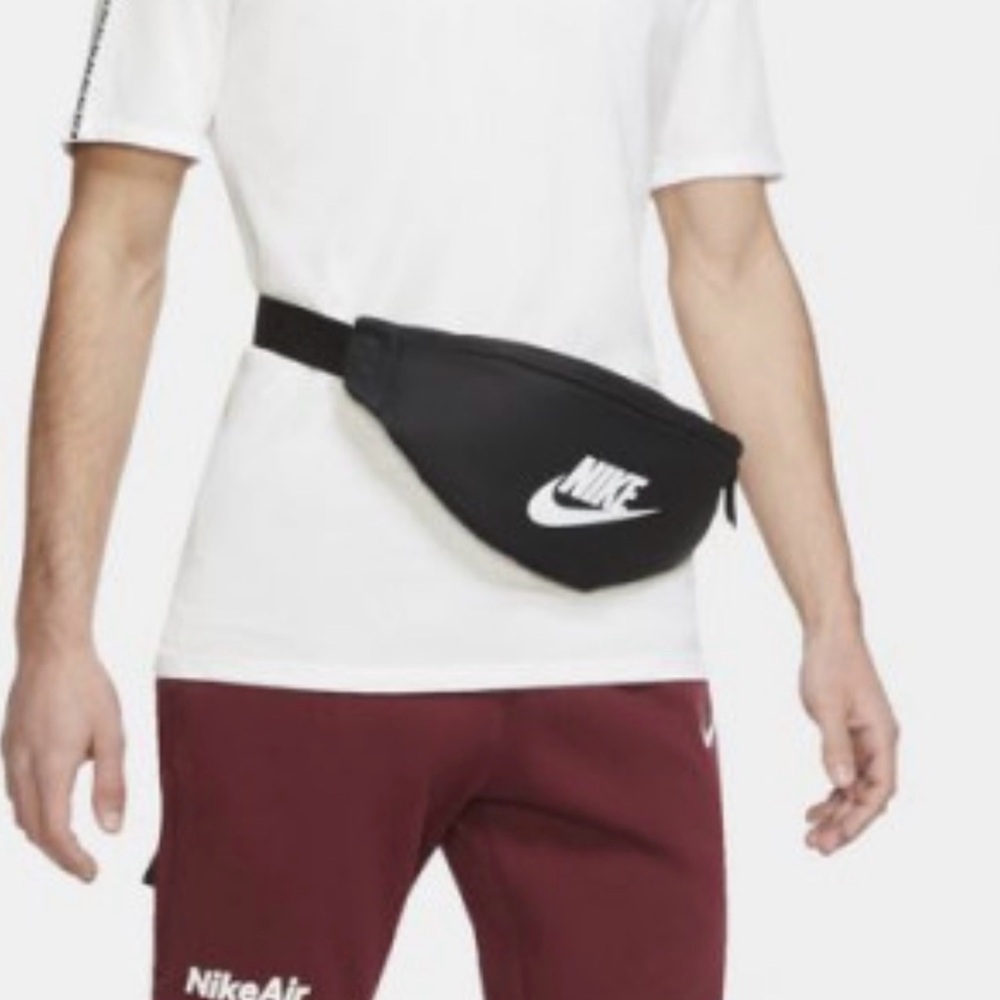 Nike fanny pack heritage black. New without tags